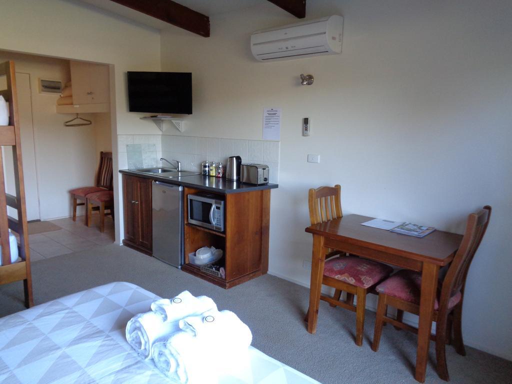 Off Mountain Accommodation Merrijig Esterno foto