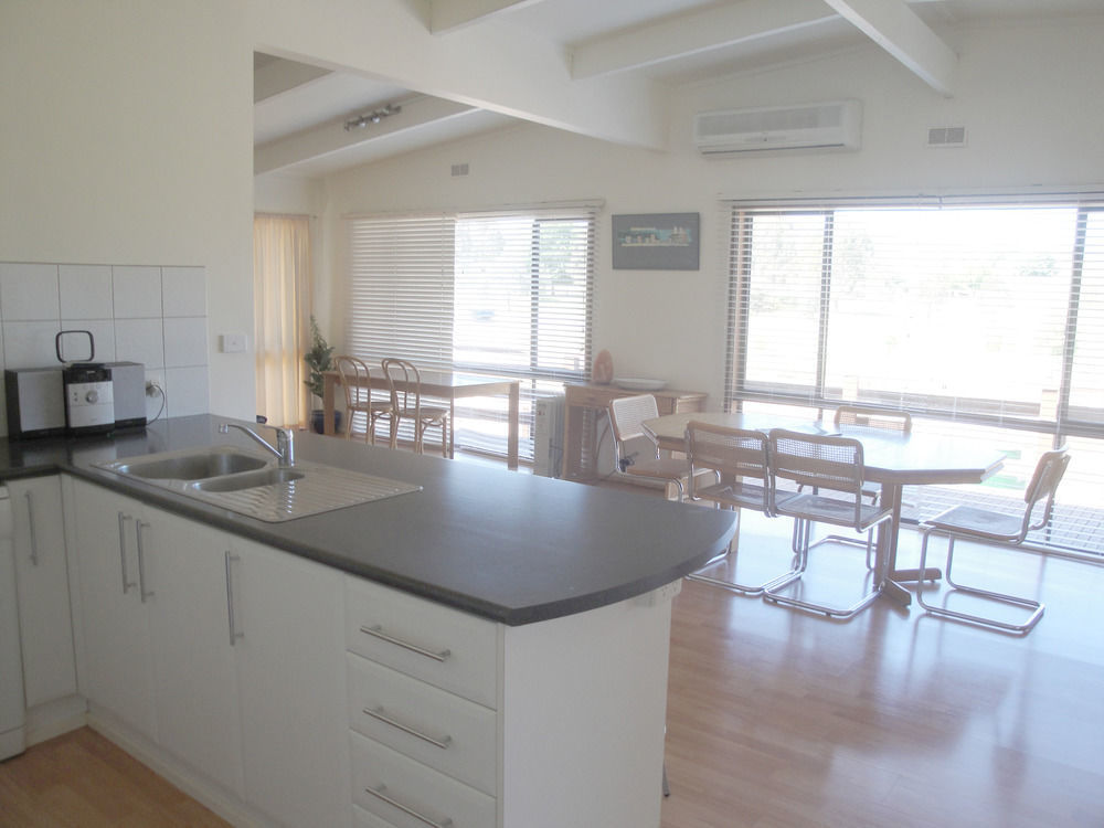 Off Mountain Accommodation Merrijig Esterno foto